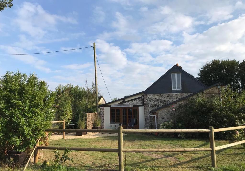 Les 4 Seasons, Agreable Gite Avec Terrasse Et Jardin La Croix Bigot Eksteriør billede